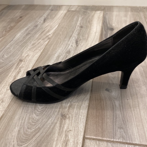Midtown black heels (velvet) size 10 - Picture 2 of 6